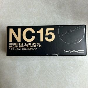 NC 15 MAC Studio Fix Fluid SPF 15 Foundation